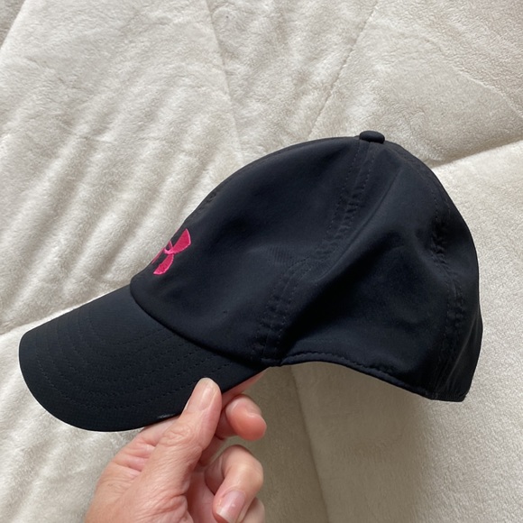 Under Armour Black Baseball Cap - Picture 6 of 6